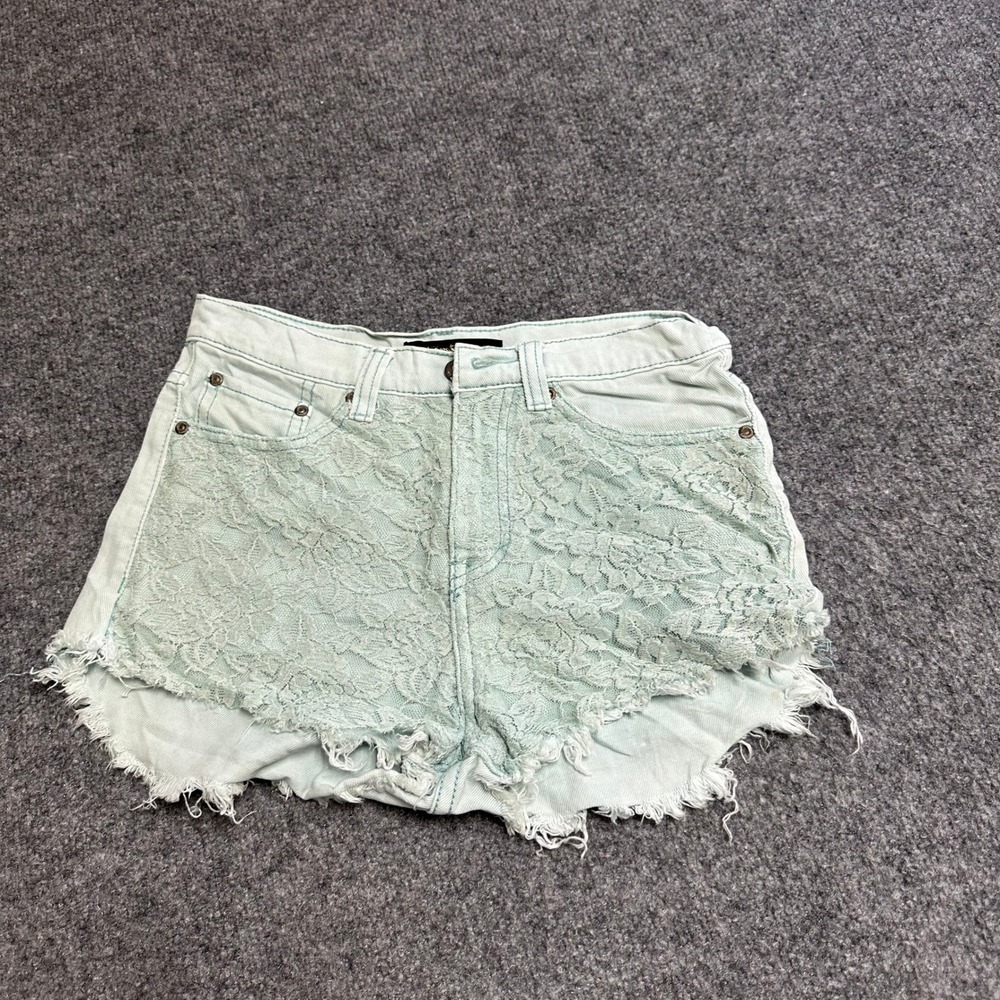 Billions & Trillions Shorts Womens Size S Mint Green Lace Trim Frayed Denim